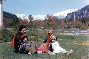 3 Generations in the Mountains, India